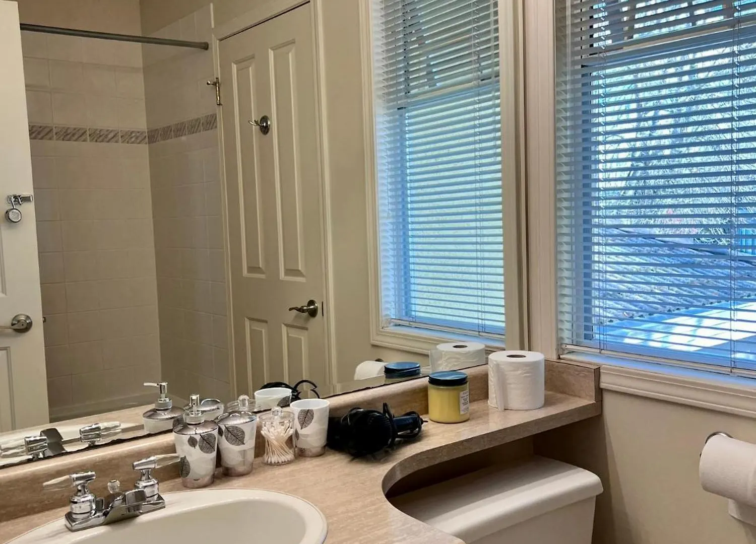 Terra Nova - Private Property Richmond Homestay