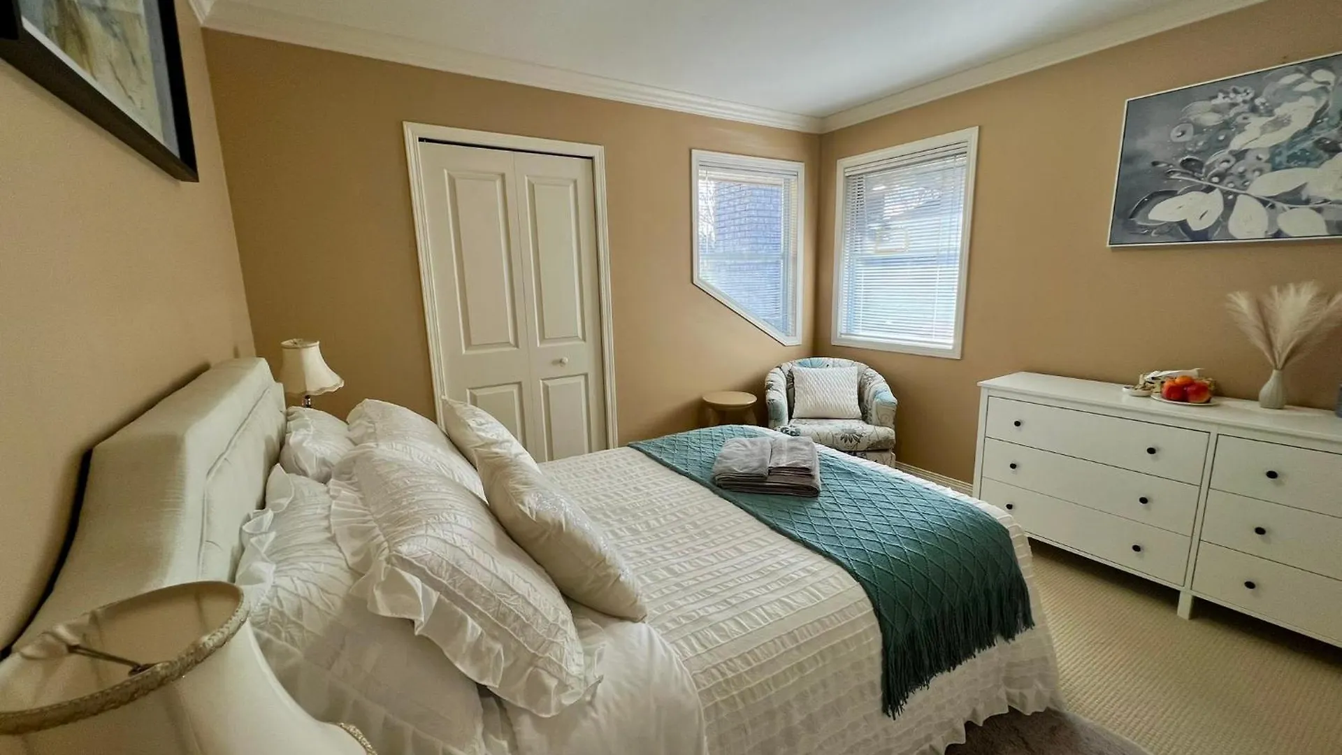 Homestay Terra Nova - Private Property Richmond Canada